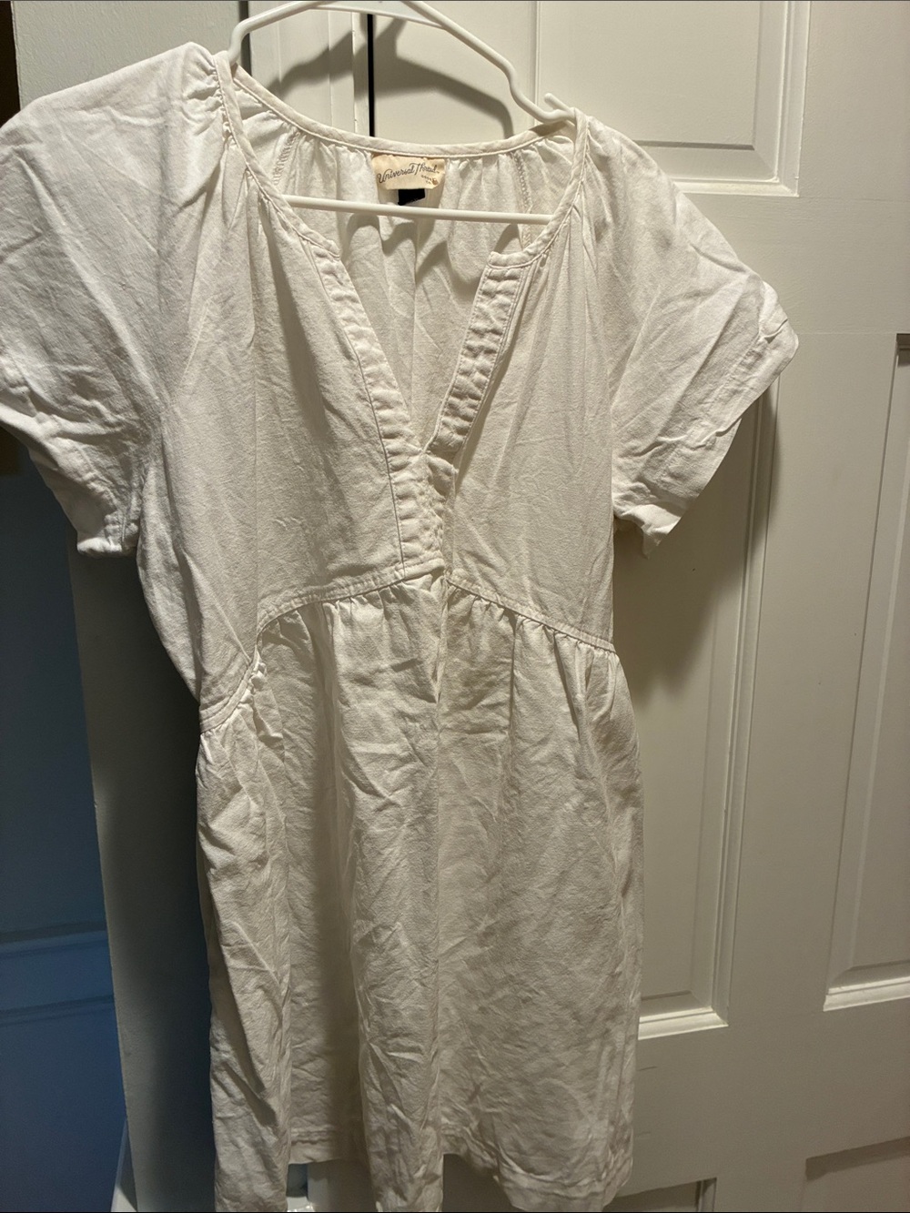 Universal Thread White V-Neck Short Sleeve Dress